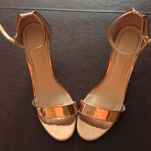 Rose gold evening shoe